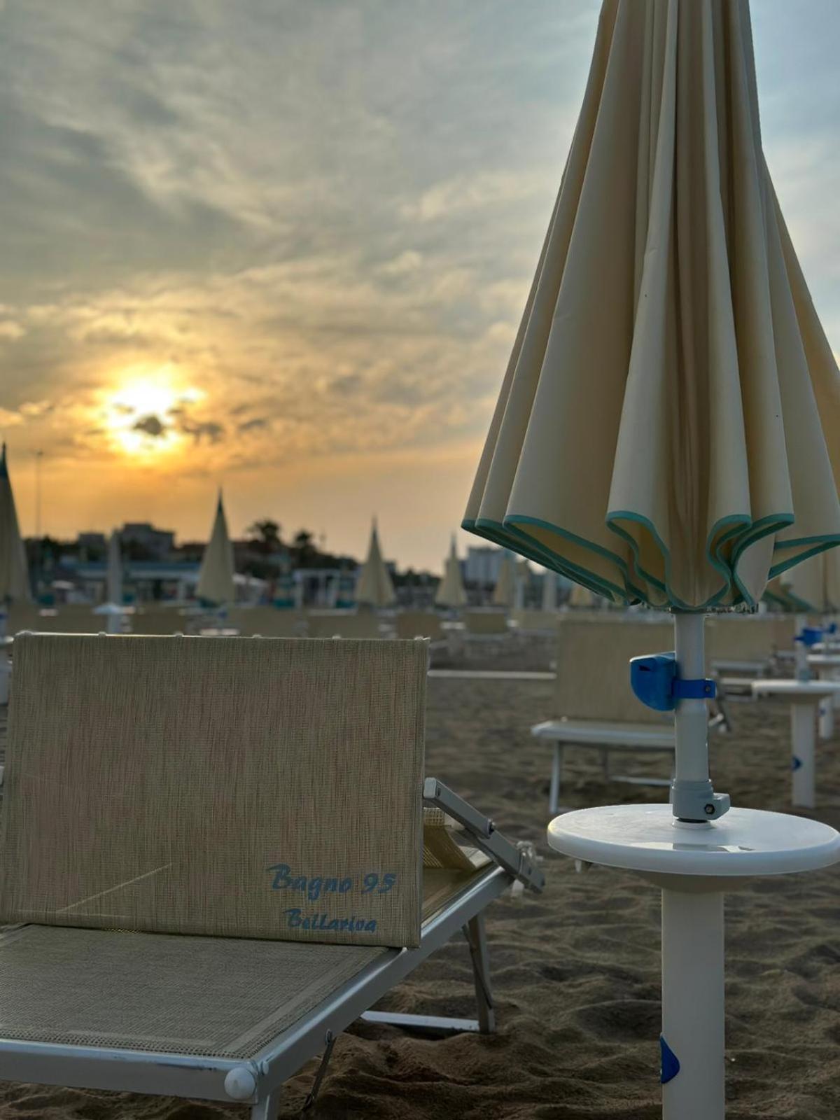 Hotel Neyra Beach Rimini Zewnętrze zdjęcie