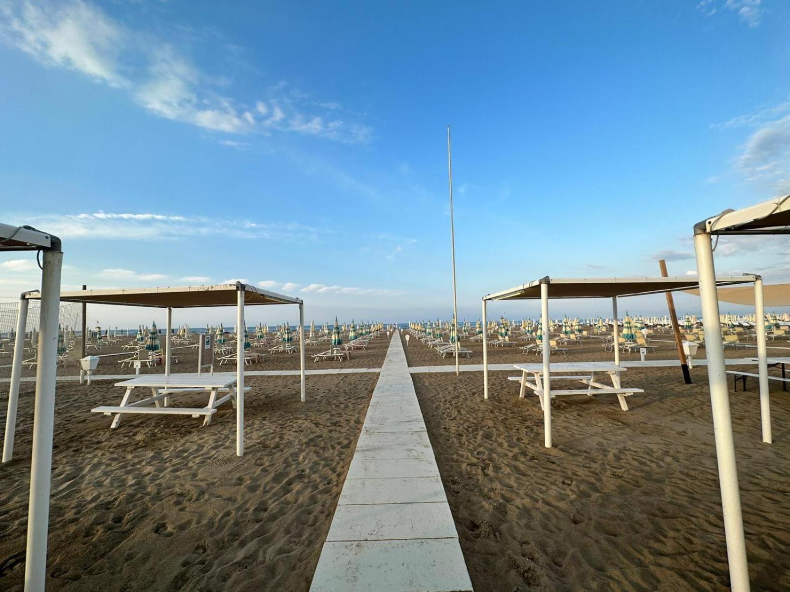 Hotel Neyra Beach Rimini Zewnętrze zdjęcie
